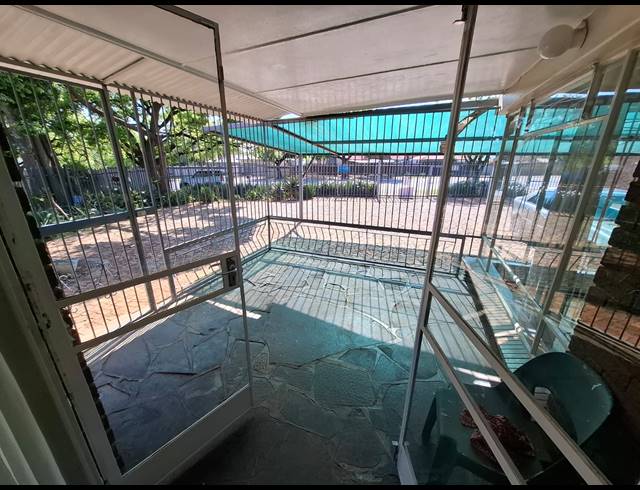 3 BEDROOM HOUSE FOR SALE IN QUEENSWOOD